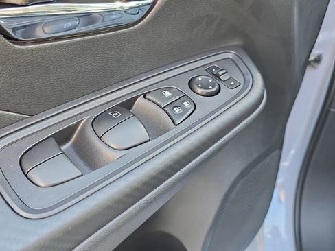 New 2025 Nissan Versa SV w/ Trunk Package FWD image 21