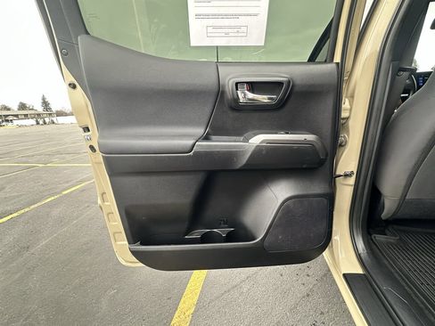 Used 2019 Toyota Tacoma TRD Off-Road image 13