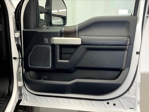 Used 2020 Ford F250 Lariat w/ Lariat Value Package image 26