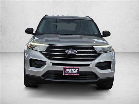 Used 2023 Ford Explorer XLT RWD image 2