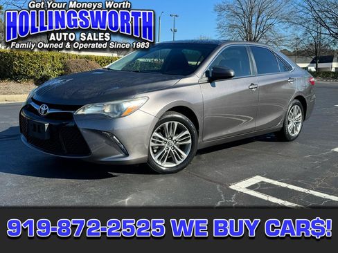 Used 2016 Toyota Camry SE image 1