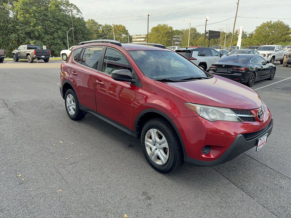 Used 2014 Toyota RAV4 LE AWD/4WD image 4