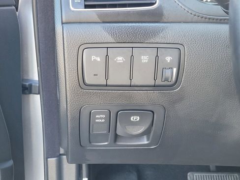 Used 2012 Hyundai Genesis 4.6 image 17