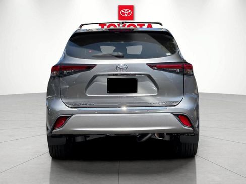New 2026 Toyota Highlander Platinum AWD/4WD image 4