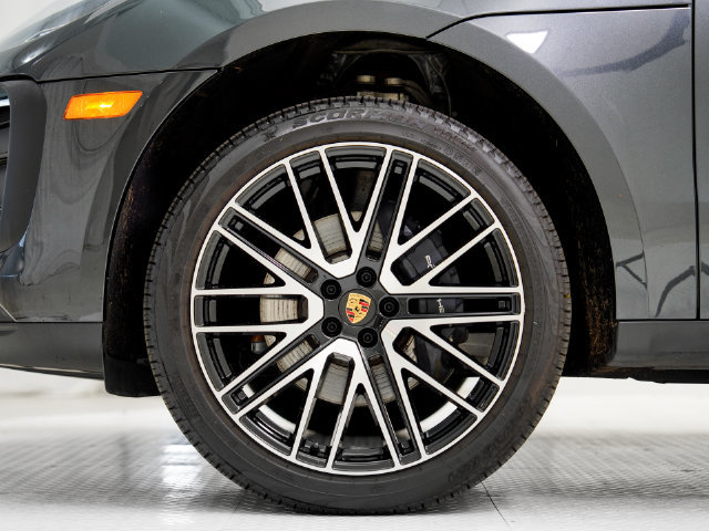 Certified 2026 Porsche Macan AWD/4WD image 28