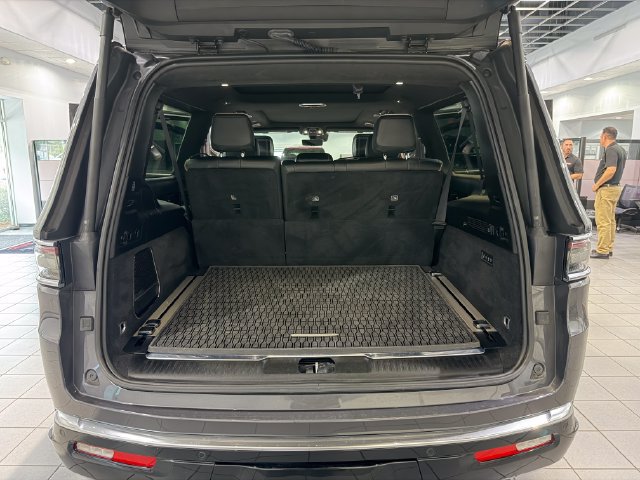 Used 2024 Jeep Grand Wagoneer L Series III AWD/4WD image 9