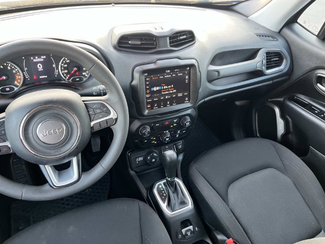 Used 2023 Jeep Renegade Latitude AWD/4WD image 13