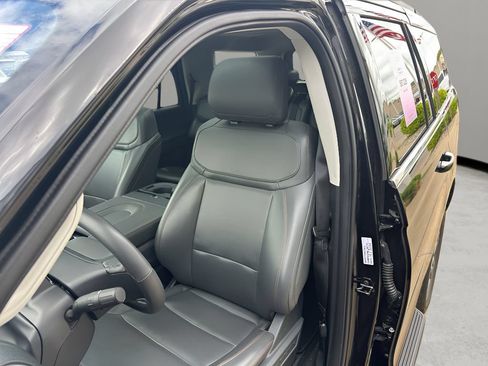 Used 2025 Ford Expedition Active AWD/4WD image 27
