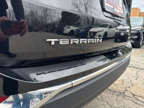 Used 2022 GMC Terrain SLT image 15