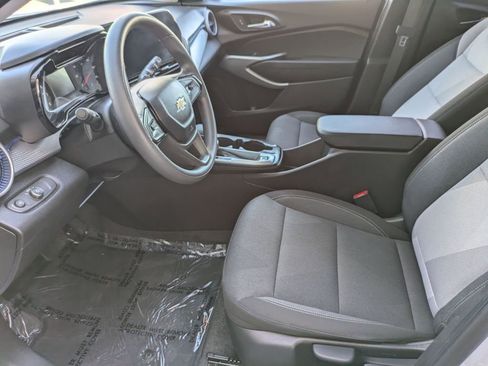 Used 2025 Chevrolet Trax LS image 23