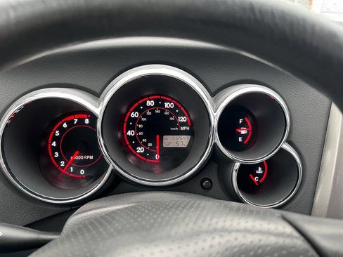 Used 2007 Pontiac Vibe w/ Preferred Package FWD image 22