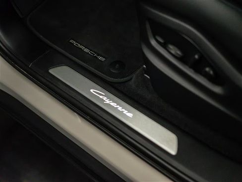 Certified 2026 Porsche Cayenne AWD/4WD image 23