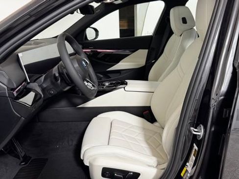 New 2026 BMW 550e xDrive w/ Premium Package AWD/4WD image 11