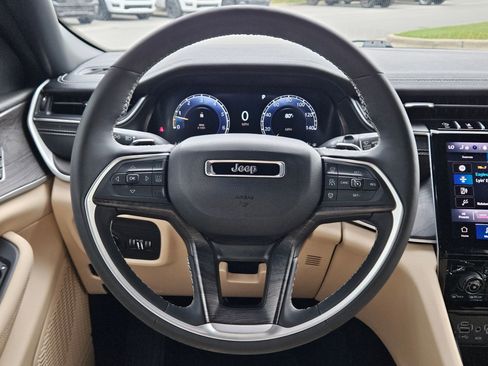 Used 2024 Jeep Grand Cherokee Limited RWD image 16