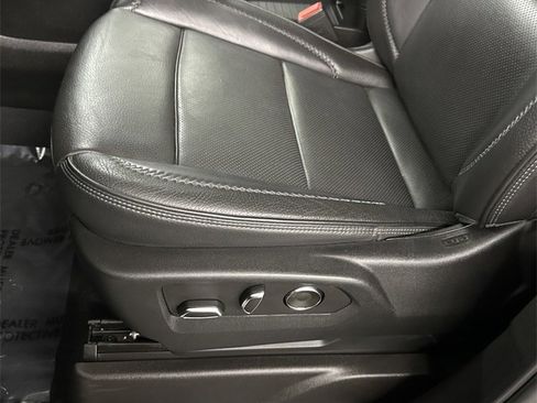 Used 2023 GMC Yukon XL Denali image 15