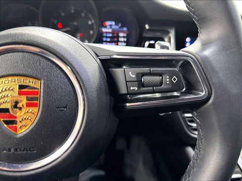 Used 2025 Porsche Macan AWD/4WD image 22