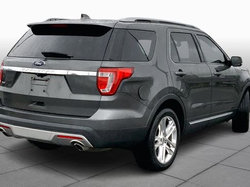 Used 2017 Ford Explorer XLT w/ Equipment Group 202A image 11