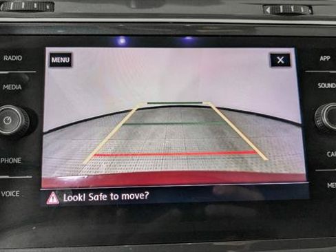 Used 2018 Volkswagen Tiguan SE w/ Panoramic Sunroof Package AWD/4WD image 34