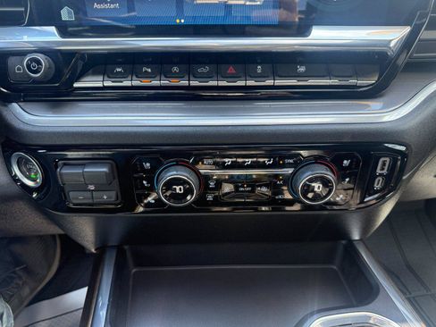 Used 2025 Chevrolet Silverado 1500 High Country w/ High Country Premium Package AWD/4WD image 13