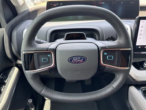 New 2025 Ford Expedition Active image 14