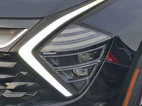 Certified 2024 Kia Sportage EX image 11