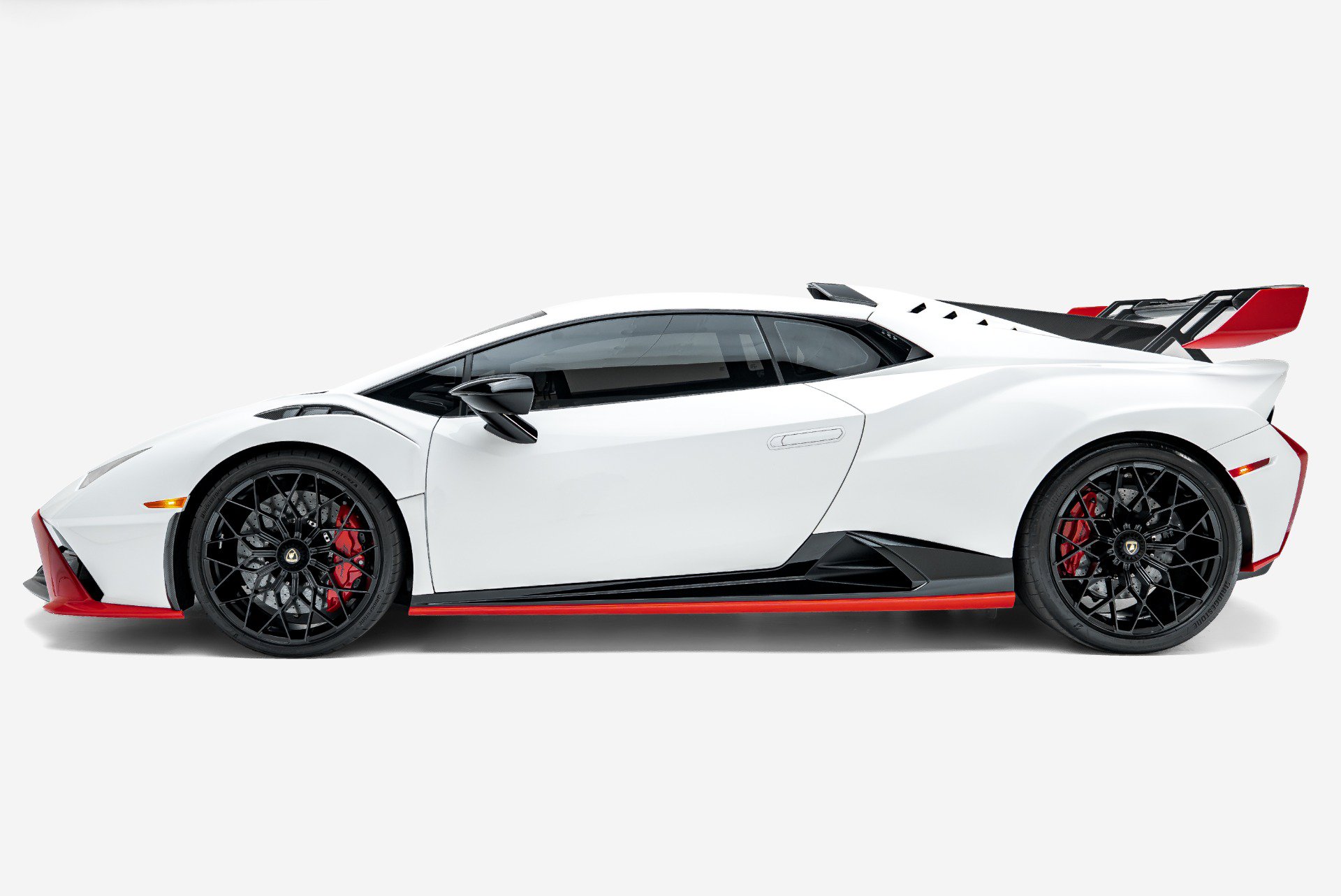 Used 2022 Lamborghini Huracan STO RWD image 6