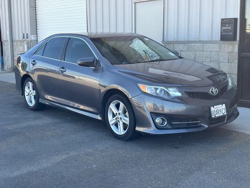 Used 2014 Toyota Camry SE FWD image 1