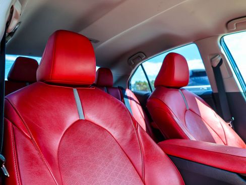 Used 2020 Toyota Camry XSE FWD image 12