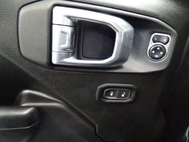 Certified 2024 Jeep Wrangler Unlimited AWD/4WD image 3