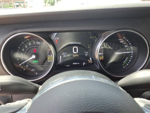 Used 2022 Jeep Wrangler Unlimited Sahara AWD/4WD image 14