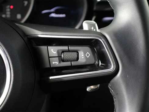 Used 2025 Porsche Macan image 15