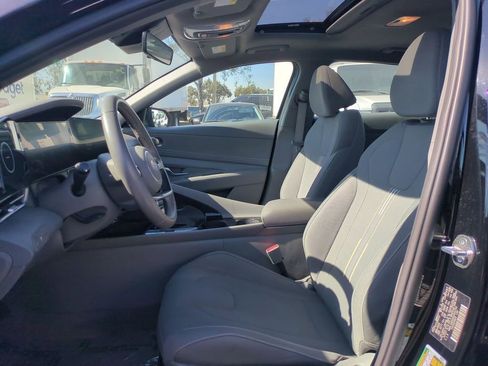 Used 2025 Hyundai Elantra SEL FWD image 24
