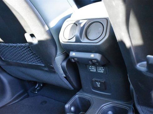 Used 2024 Jeep Gladiator Mojave image 34