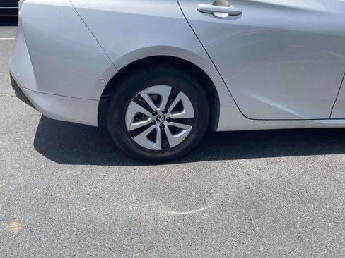 Used 2017 Toyota Prius Two w/ Prius Two Safety Plus Package FWD image 9