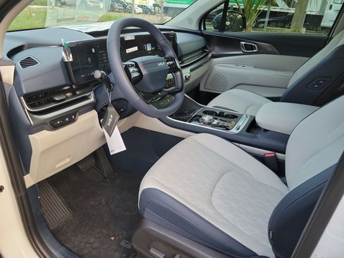 New 2027 Kia Carnival SX w/ Dark Edition Package FWD image 14