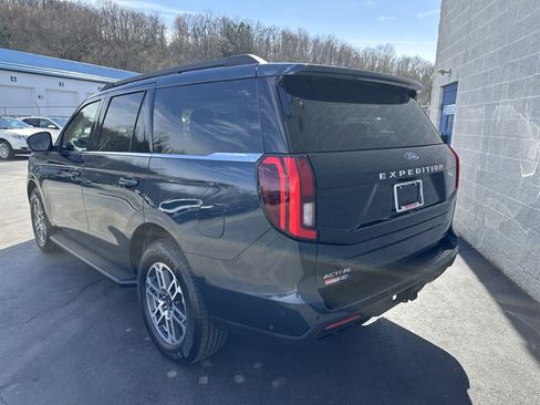 Used 2025 Ford Expedition Active image 5