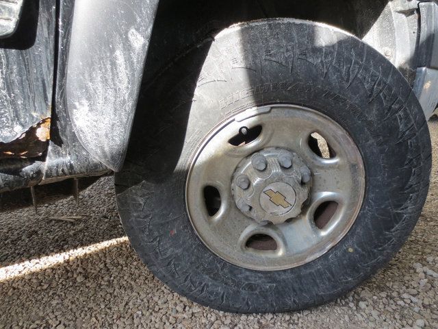 Used 2002 Chevrolet Silverado 2500 LT w/ Off-Road Skid Plate Pkg AWD/4WD image 36