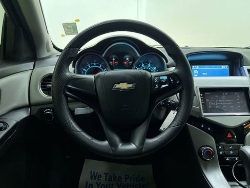 Used 2013 Chevrolet Cruze LS FWD image 19