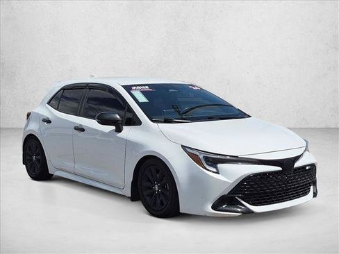 Used 2024 Toyota Corolla SE w/ SE Package FWD image 3