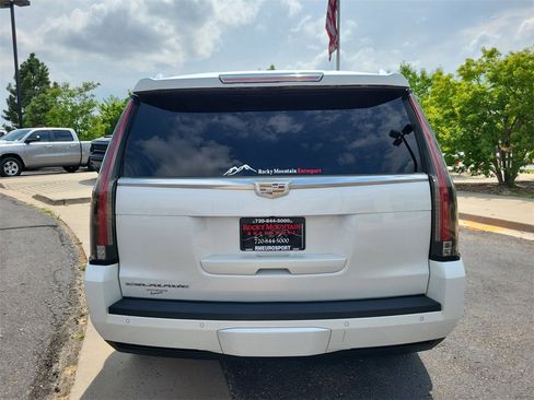 Used 2016 Cadillac Escalade Luxury image 5