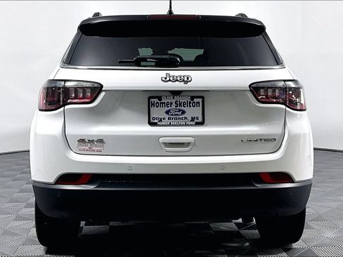 Used 2025 Jeep Compass Limited AWD/4WD image 4