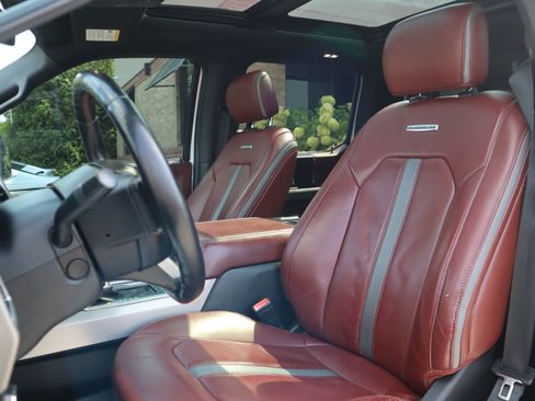 Used 2018 Ford F150 Platinum w/ Equipment Group 701A Luxury AWD/4WD image 25