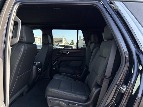 Used 2025 GMC Yukon Denali w/ Sun & Power Step Package image 12