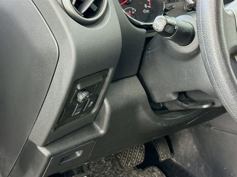 Used 2011 Nissan Rogue S image 17