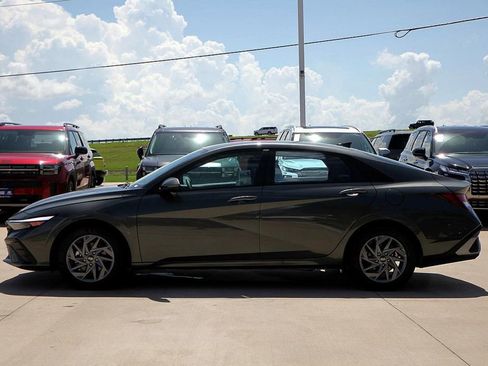 Used 2024 Hyundai Elantra SEL image 4