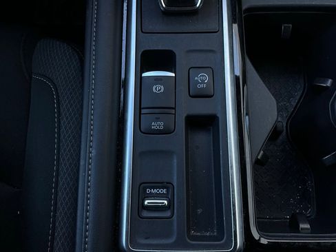 Used 2025 Nissan Pathfinder SV image 24