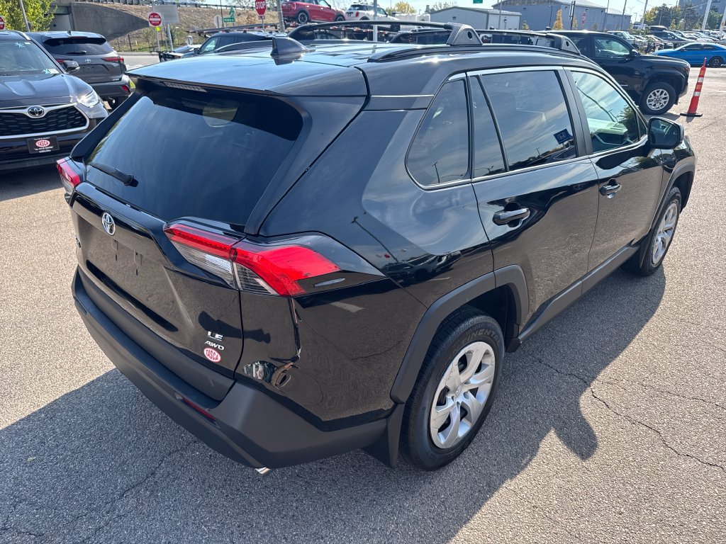 Used 2021 Toyota RAV4 LE AWD/4WD image 8