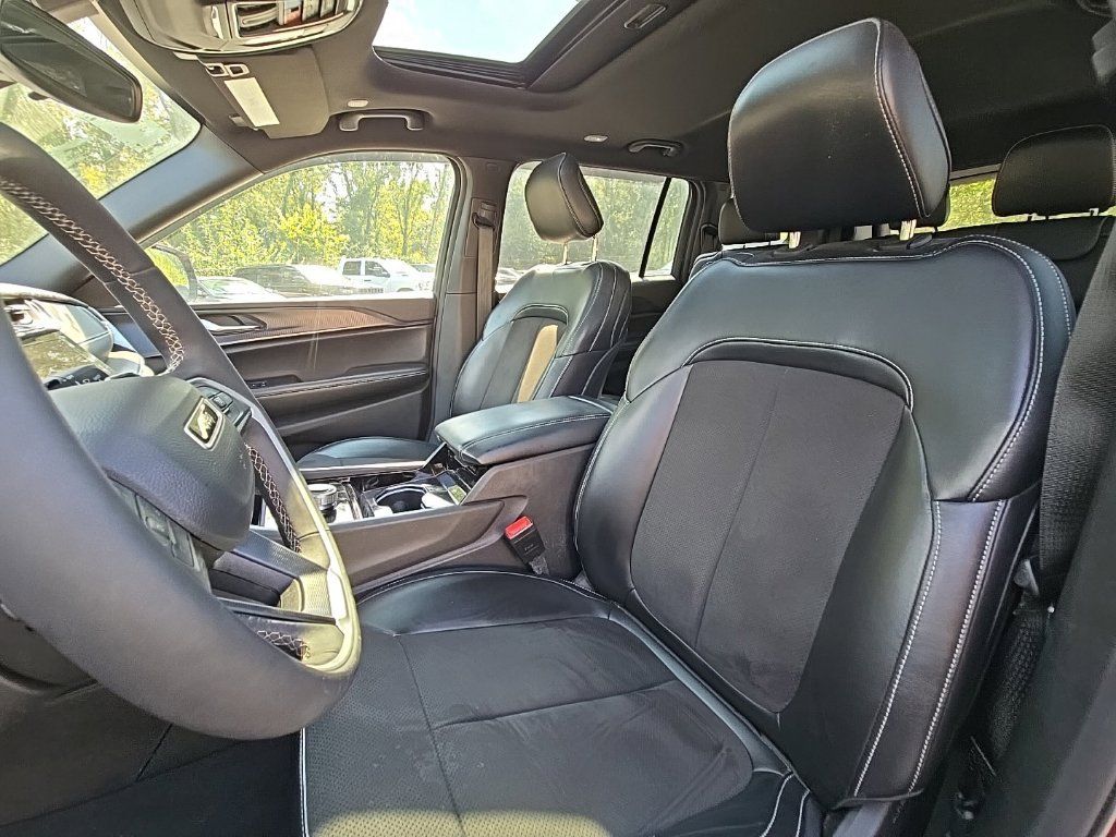 Used 2023 Jeep Grand Cherokee L Laredo AWD/4WD image 20