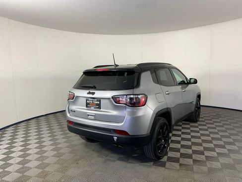 Used 2022 Jeep Compass Latitude AWD/4WD image 3
