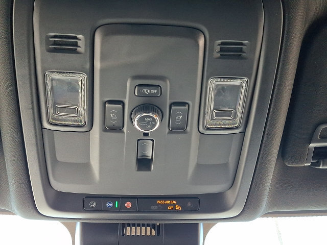 Used 2025 GMC Yukon XL Denali AWD/4WD image 22